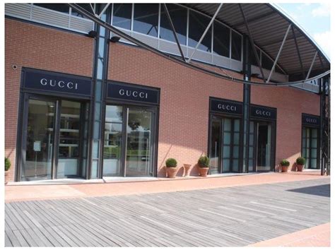 gucci prada outlet roma|Prada .